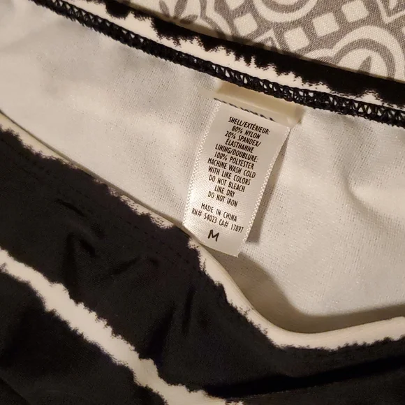 Two Old Navy tie bikinis. Small top, medium bottoms - Picture 5 of 7